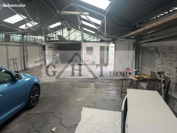 Local industriel 200 m²