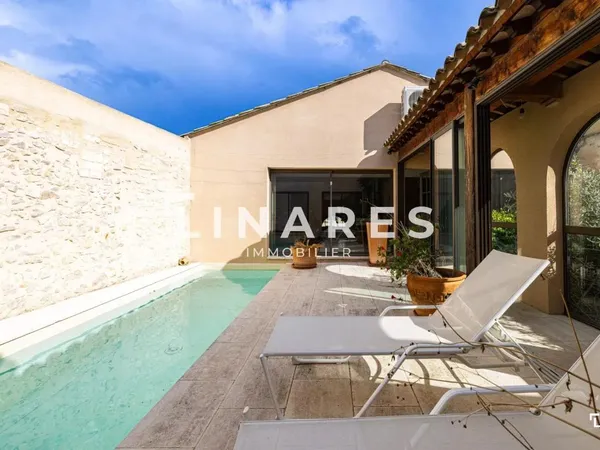 Vends maison de ville - 210 m² - 5 pièces, 3 chambres - Maussane-les-Alpilles 13520