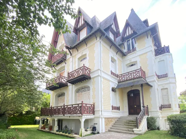 Deauville, Bel appartement de trois pièces dans une villa Deauvillaise de caractère