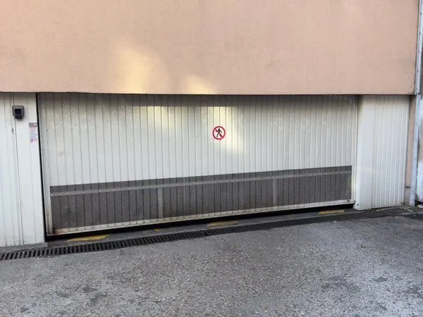 Place de parking 12 m²