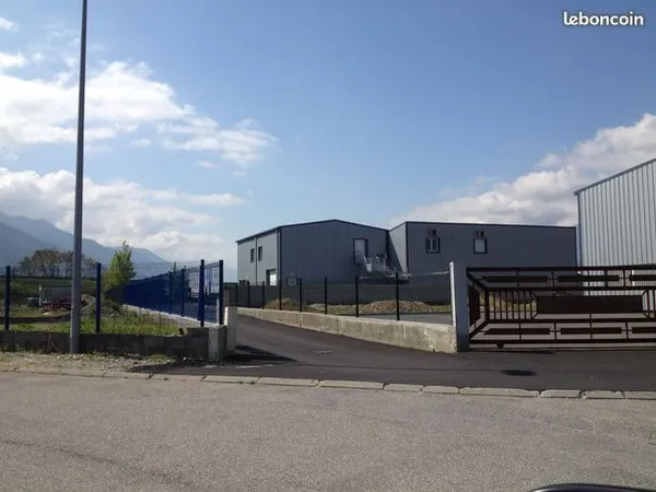 Box pour garde meuble dans un local industriel