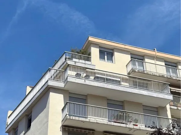 Appartement vendu loué avec garage en plein centre-ville