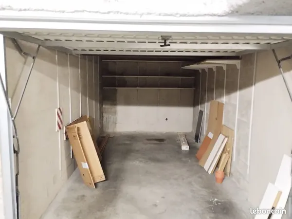 Box/ parking gare de RER Maisons-Alfort