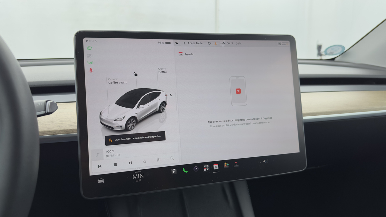Tesla MODEL Y Standard RWD — photo 27