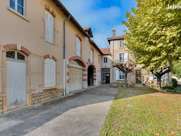 Maison 9 pièces 220 m²