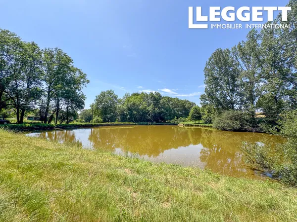 Étang privé de pêche de 3 000 m² sur terrain de 6 975 m² ? Campagne vendéenne