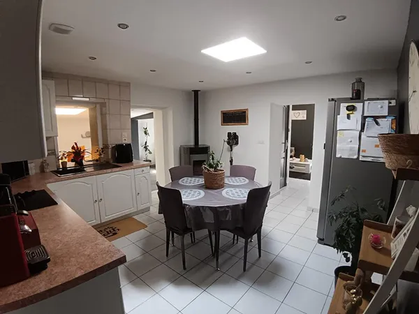 Maison d'habitation + studio + garage indépendant - 273000 TTC - CHALLANS