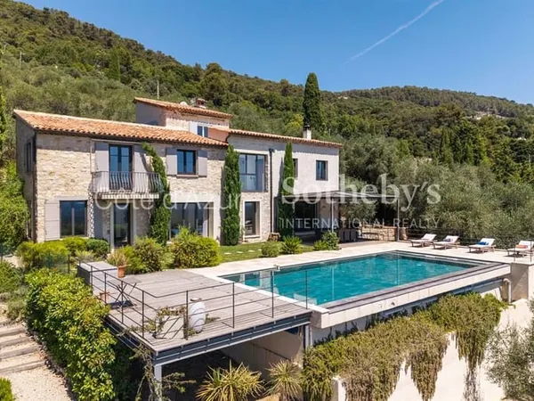 Le Tignet, villa rénovée vue mer panoramique, piscine à débordem