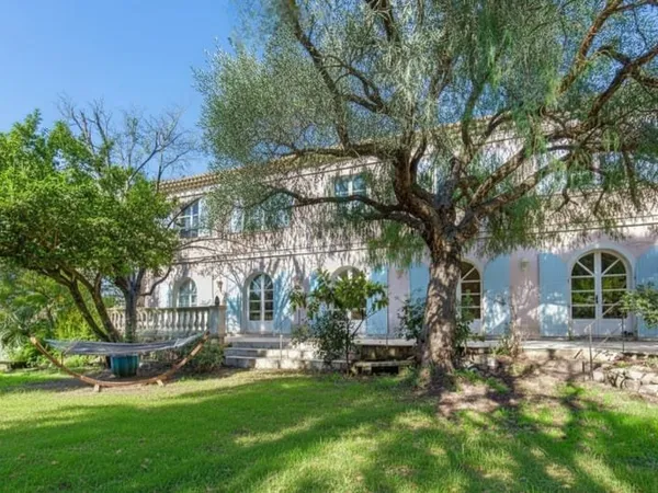 SAINT-RAPHAEL BASTIDE AIXOISE EN PLEINE NATURE