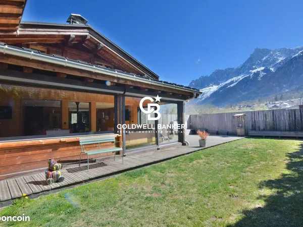 Propriété 7 pièces 144 m²