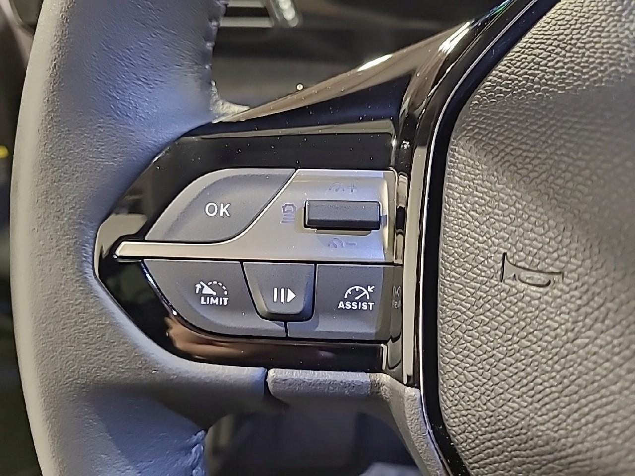 Peugeot 408 phev 180 e-eat8 allure — photo 22