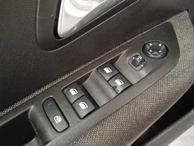 Peugeot 208 1.2 puretech 75ch s&amp;s style — photo 14