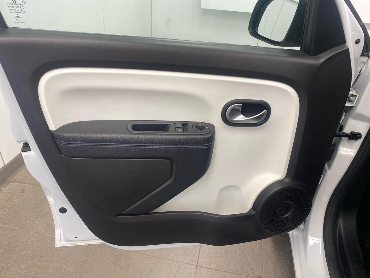 Renault Twingo iii tce 95 edc signature — photo 18