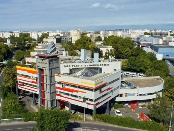 Local d'activité 1044 m²