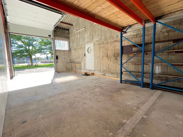 Bureau 14m2 avec entrepôt 44m2