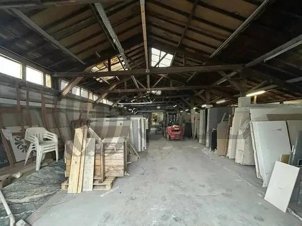 Local d'activité 7 pièces 980 m²
