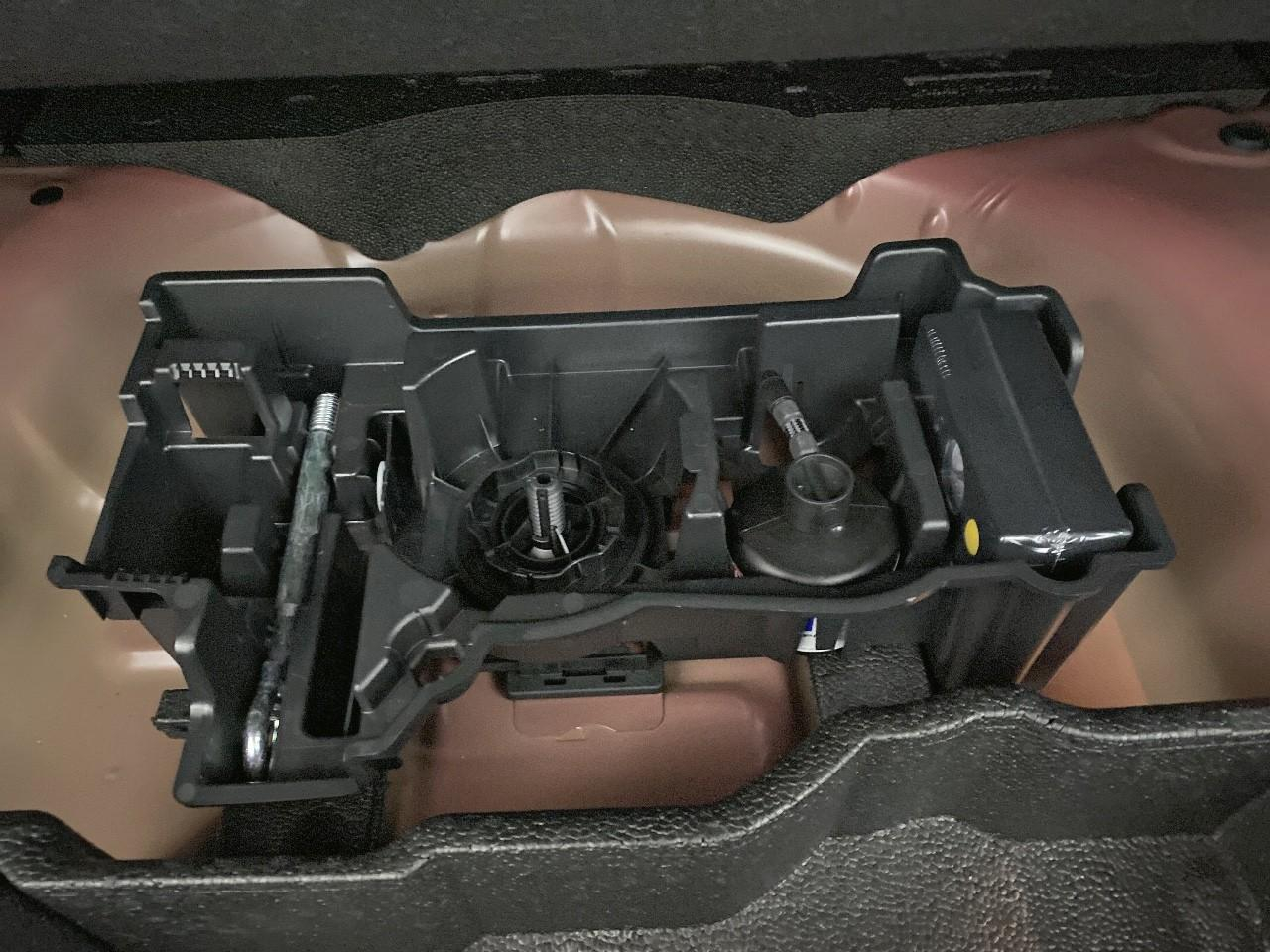 Peugeot 2008 hybrid 145 ch e-dcs6 allure — photo 12