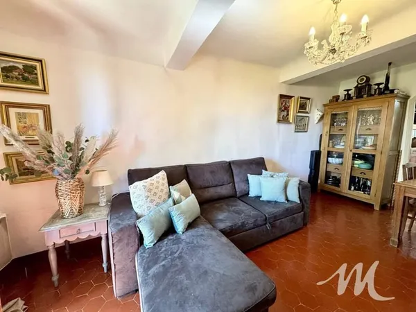 APPARTEMENT LUMINEUX ET TRAVERSANT