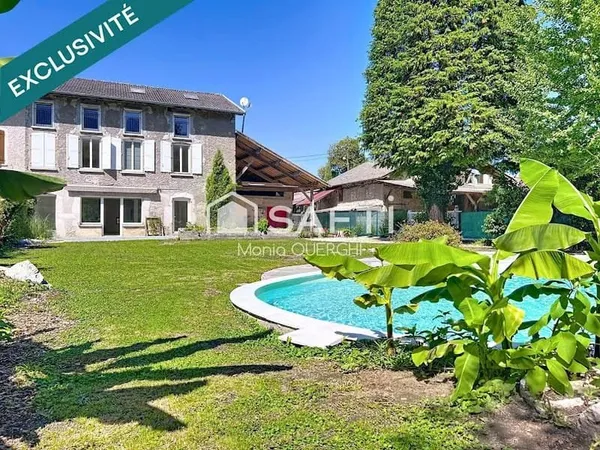 Maison 10 pièces 297 m²