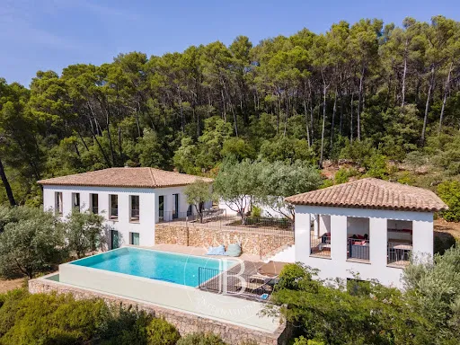 Villa 5 pièces 220 m²