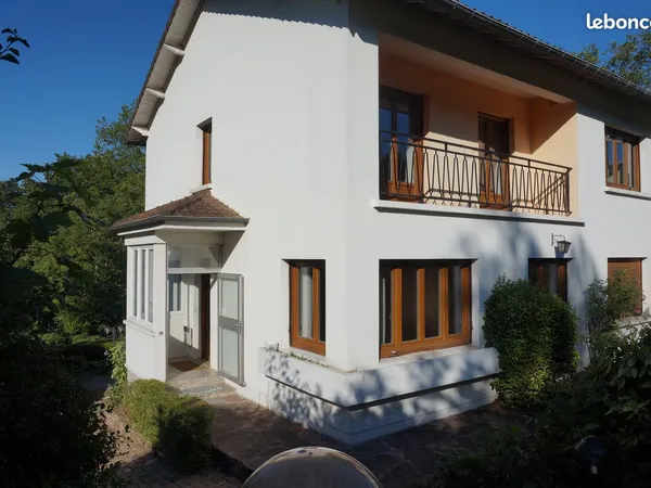 Maison spacieuse avec jardin à Villennes-sur-Seine