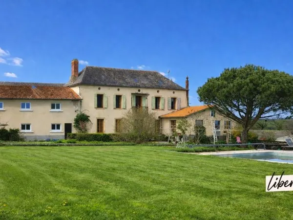 Authentique corps de ferme du Ségala avec cour intérieure - 6 hectares - potentiel gîtes exceptionne
