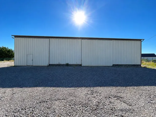 Hangar 480 m² sur terrain clos – Bayet