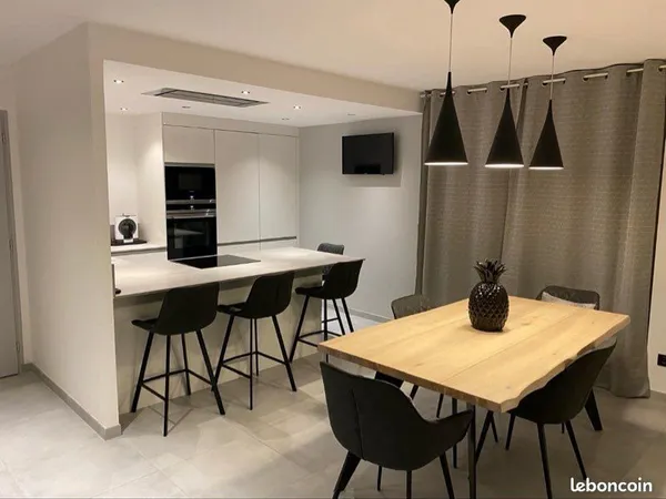 À LOUER - Grand T2 de 80 m² avec terrasse et grand garage