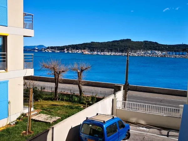 Studio meublé balcon+parking