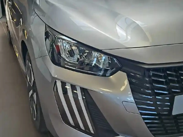 Peugeot 208 turbo 100 ch bvm6 — photo 16