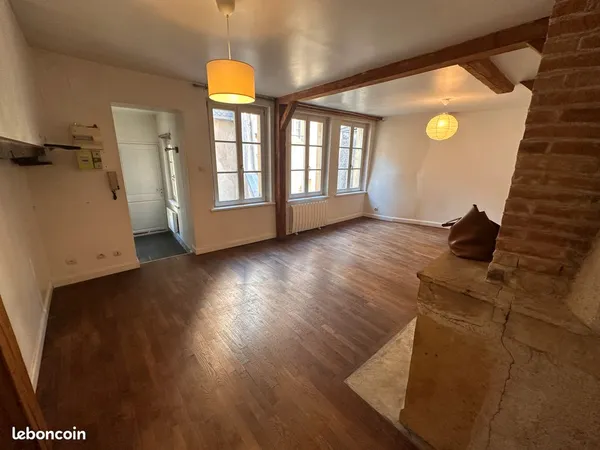 Studio calme et lumineux hypercentre Metz Idéal étudiant proximité lycée Fabert et campus du Saulcy