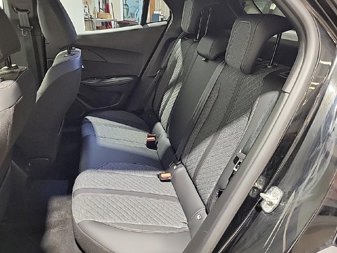 Peugeot 2008 hybrid 145 e-dcs6 allure — photo 13