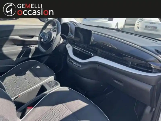 Fiat 500 e 95ch action plus berline  my22 23.8 kwh — photo 8