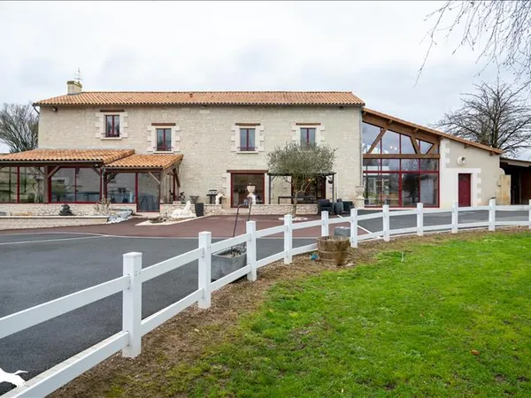 Maison en pierre de 7 pièces principales