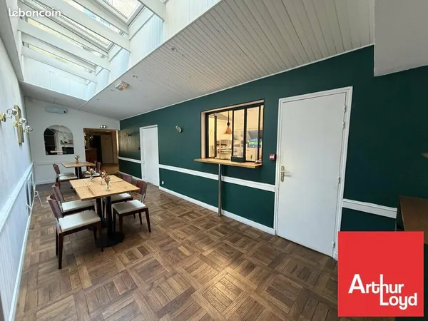 Local commercial 158 m² POITIERS