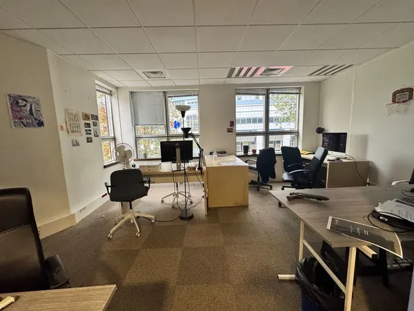 Bureaux - A VENDRE - 331 m² non divisibles