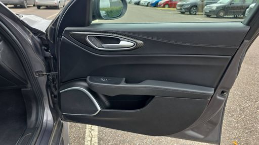 Alfa Romeo Giulia 2.2 JTD 210 Q4 AT8 - Veloce Ti – 2020 – 115288 km – Diesel – Boîte Automatique — photo 37