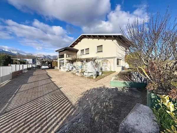 Maison T7 de 325m2 sur terrain de 617m2!