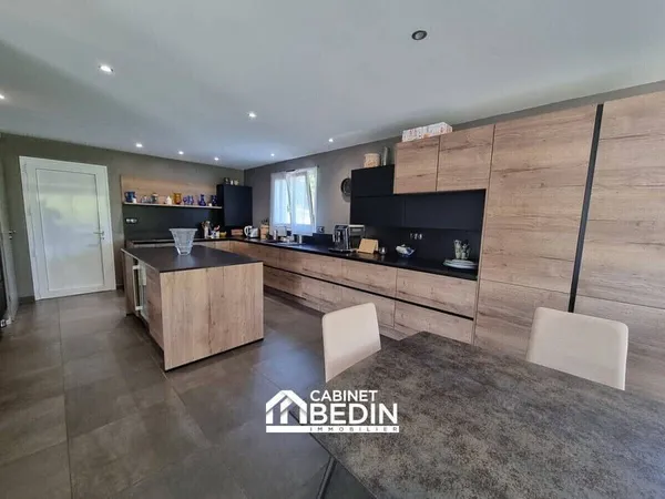 Maison 7 pièces 190 m²