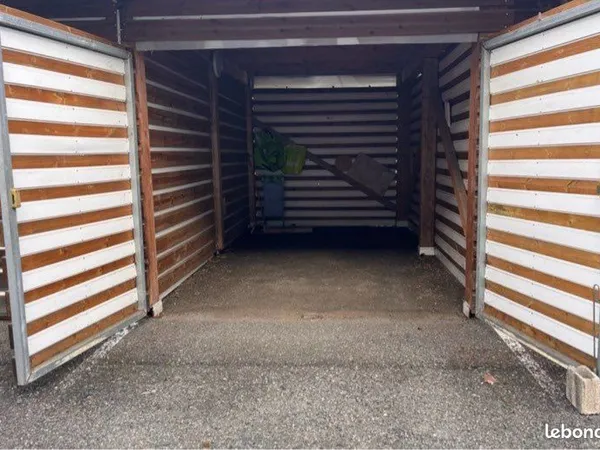 Box / garage 40 m³ entièrement sécurisé, idéal stockage