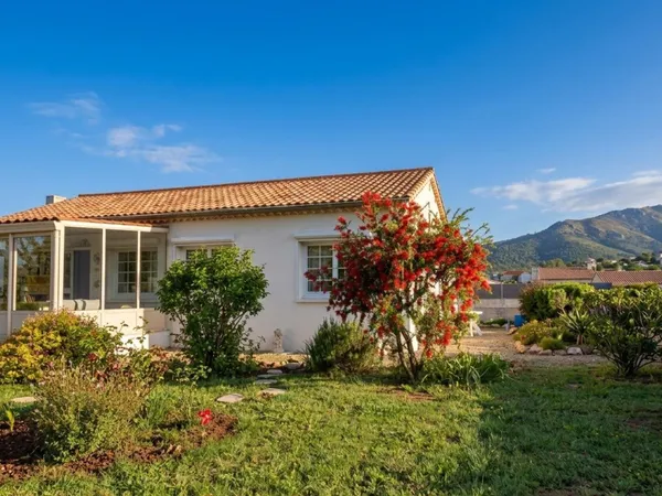 Maison avec 1 817 m² de terrain divisible