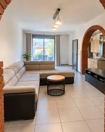 Appartement T3 de 70 m² avec terrasse - 2 chambres - Centre-ville de Calvisson