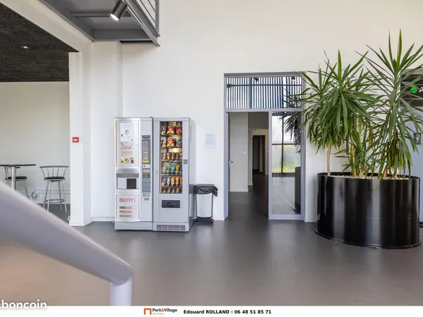 Bureau à louer / Bureau en location / 70 m² / 646 euros / Site gardienné