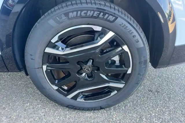 Peugeot 5008 electrique 210 ch 73 kwh — photo 11