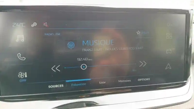 Peugeot 2008 hybrid 110 e-dcs6 — photo 17