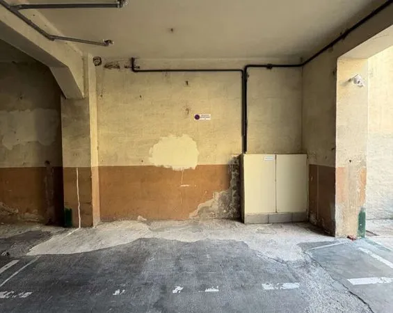 Parking/box SAINT RAPHAEL