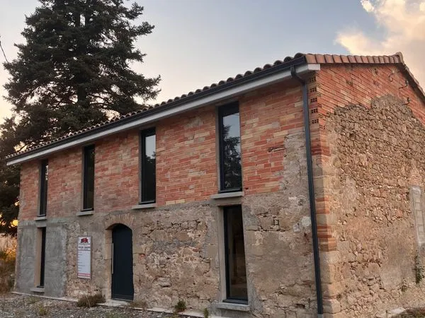 Maison à rénover / ancien séchoir à tabac / bien atypique