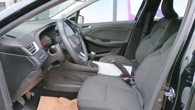 Renault Clio blue dci 100 - 21n — photo 21