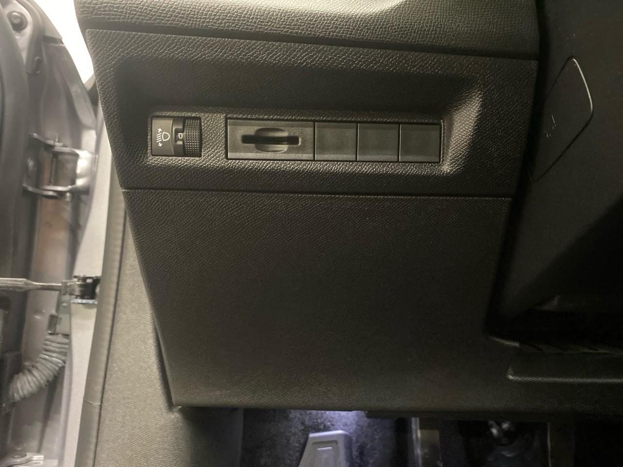 Peugeot 308 sw puretech 130ch s&s bvm6 allure — photo 24