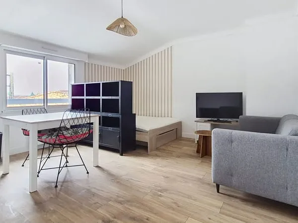 La Roche sur yon studio meublé